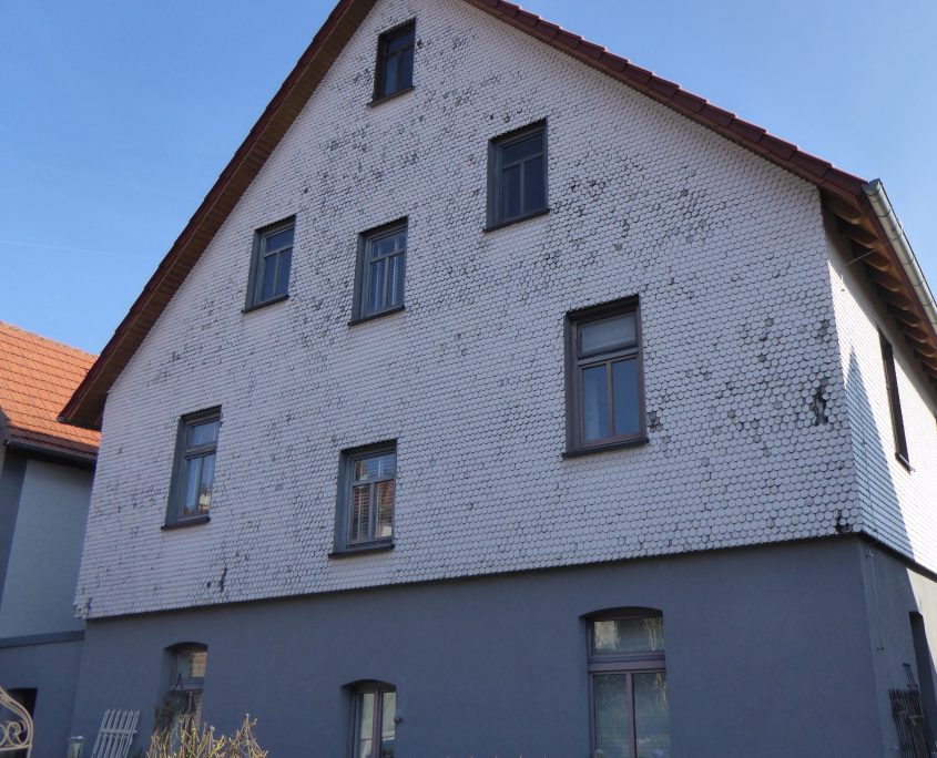 Fassadenarbeiten – Hof & Art Herbstein – Vorher
