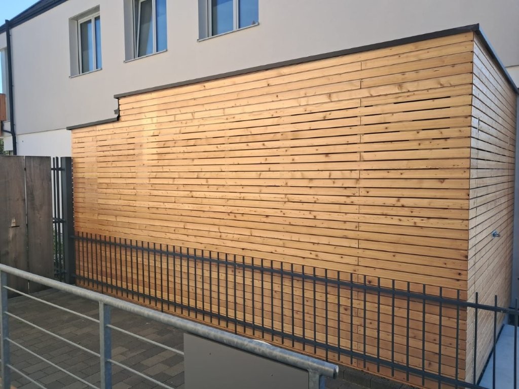 Holzfassade aus Lärche – horizontale Lattung